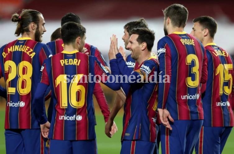 Con dos goles de Messi, Barcelona aplastó a Getafe y da pelea en La Liga