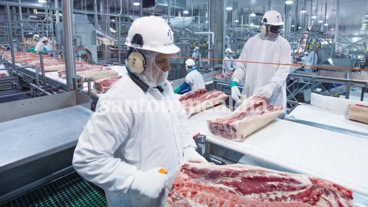 El gobierno prohibirá la exportación de carne a empresas que incumplan con el abastecimiento interno