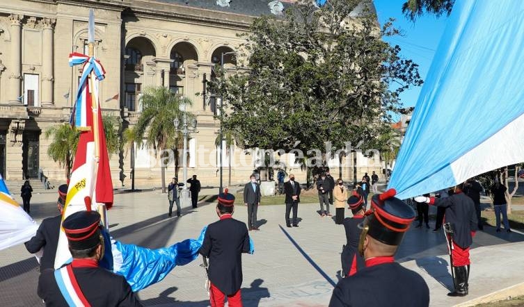 El gobernador conmemoró el 211 aniversario de la Revolución de Mayo