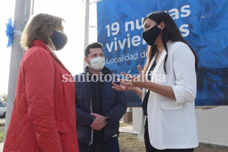 Castelló participó de la entrega de viviendas en Recreo