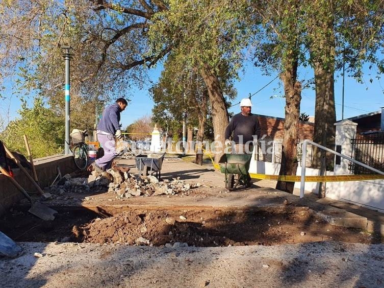 Realizan trabajos de mantenimiento en el paseo de la costanera