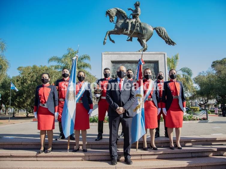 El gobernador encabezó el acto por el 205° aniversario de la Declaración de la Independencia