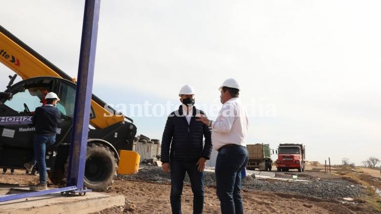 El gobernador Omar Perotti recorrió este miércoles el avance de los trabajos en el Acueducto Desvío Arijón.