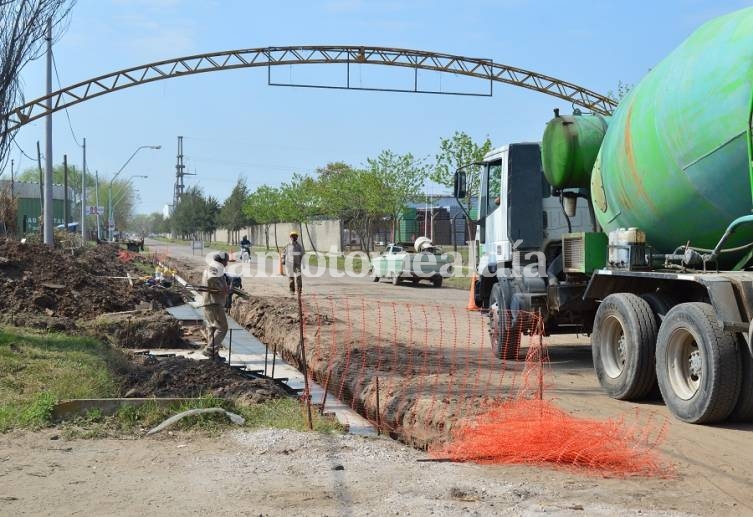 Iniciaron las obras de cordón cuneta en la zona norte de Sauce Viejo