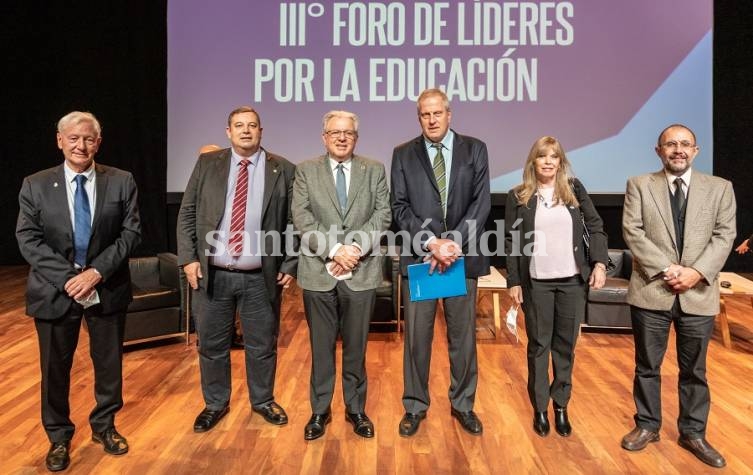 El Rector de la UNL participó del 3º Foro de Líderes por la Educación