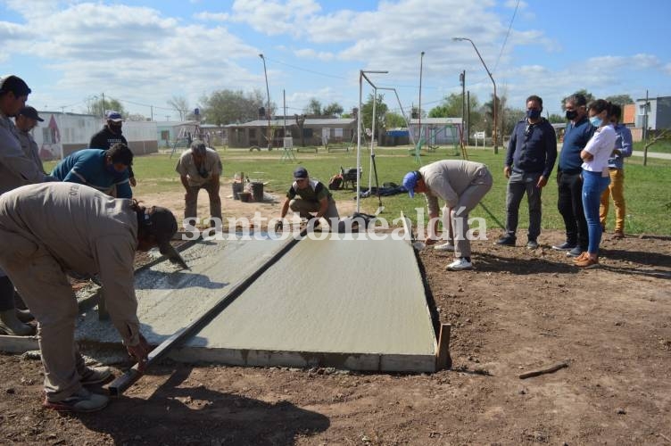 Sauce Viejo: Comenzaron los trabajos en el nuevo playón deportivo de barrio San Cayetano