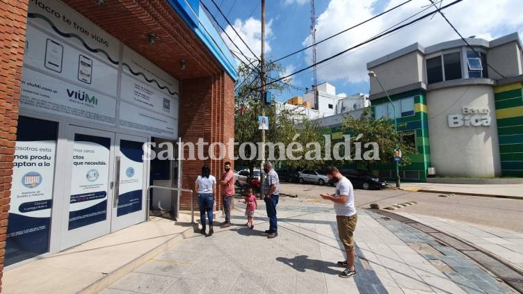 Los bancos volverán a atender sin turno, pero garantizando medidas sanitarias