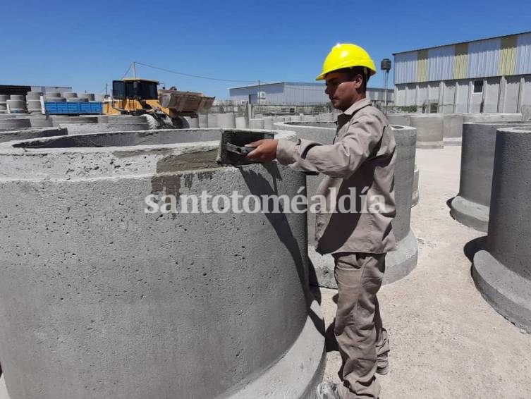 Seis jóvenes de la ciudad comenzaron prácticas laborales en una fábrica de premoldeados