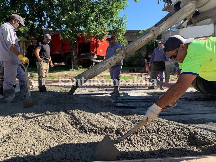 La obra de pavimento llegó al pasaje de acceso al cuartel de Bomberos