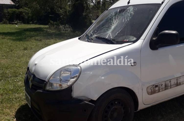 Buscan al conductor de una Kangoo que atropelló a cuatro jóvenes en la costanera de nuestra ciudad