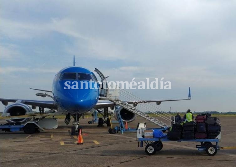 Aumenta la frecuencia de vuelos desde el Aeropuerto de Sauce Viejo a Buenos Aires