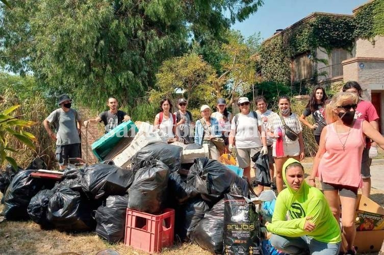 Exitosa jornada de limpieza en la laguna Juan de Garay