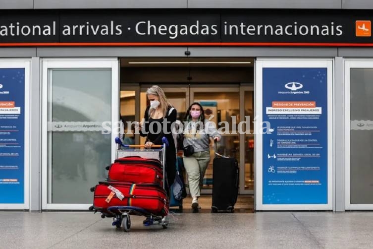 Desde este sábado los argentinos y residentes que estén vacunados no deberán presentar un PCR negativo para ingresar al país