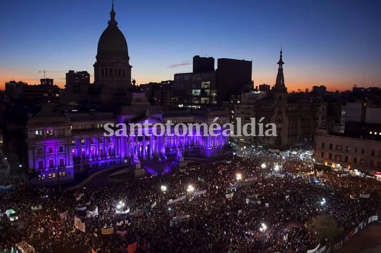 Miles de mujeres y disidencias reclamaron ante el Congreso con la consigna 