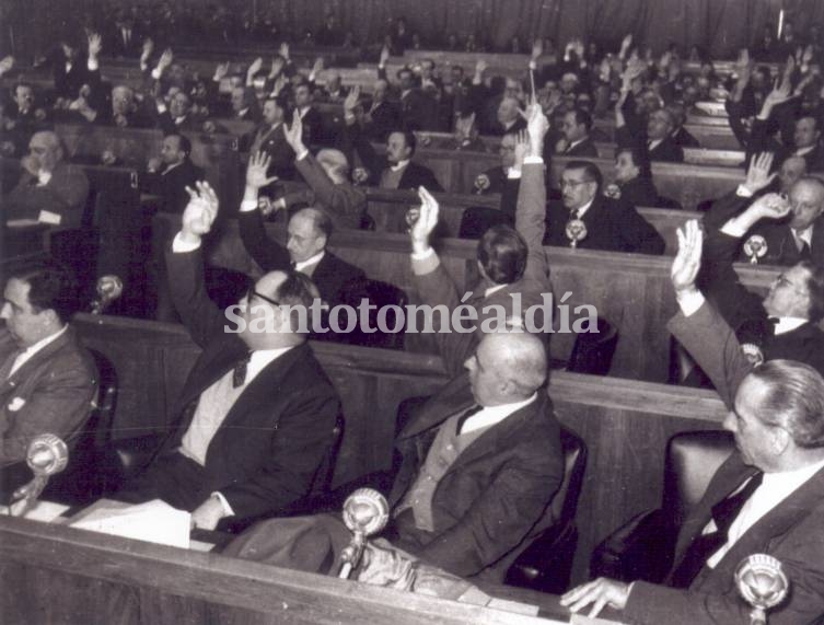 Se descubre una placa recordatoria de la Convención Constituyente de 1957