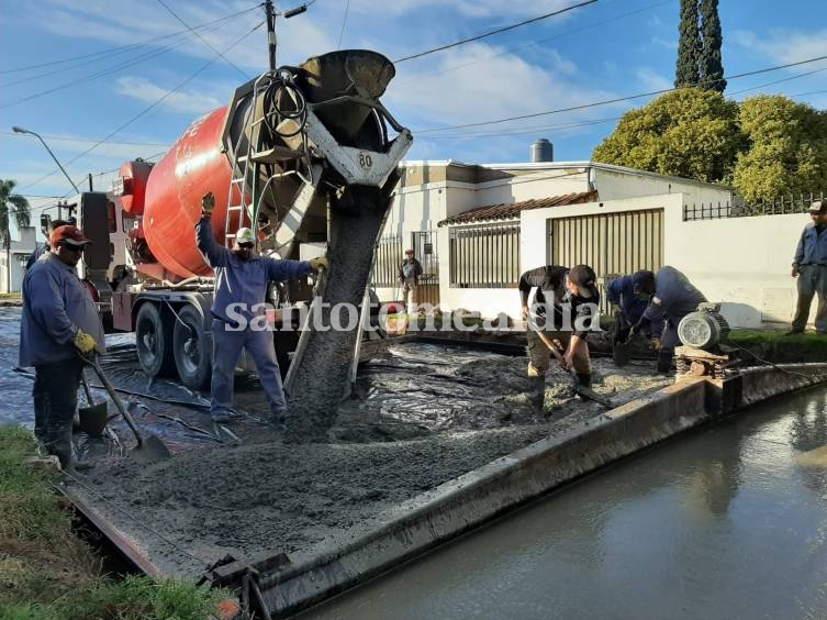 Plan de Pavimentación: comenzaron a hormigonar en calle Santiago del Estero al 2800