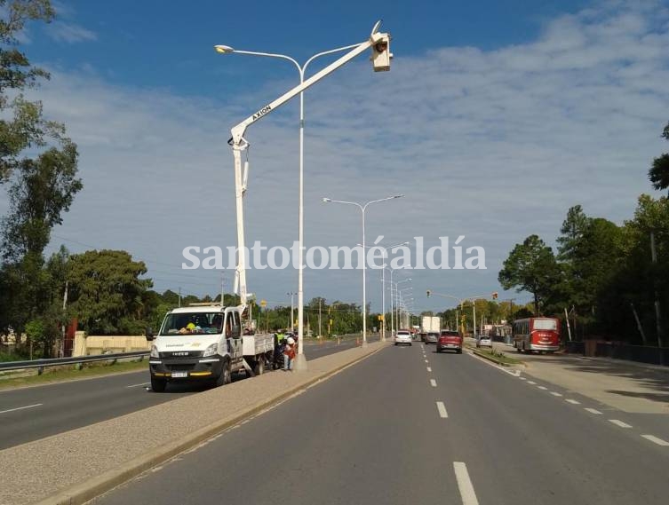 La provincia avanza en la reparación de las luminarias sobre la Ruta 1