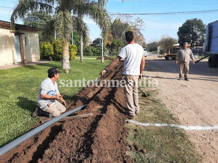 Comenzó la obra de ampliación de la red de agua potable en Adelina Este 