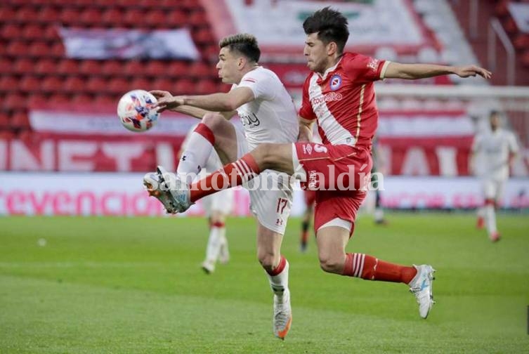 Estudiantes recibe a Argentinos en busca de las semifinales