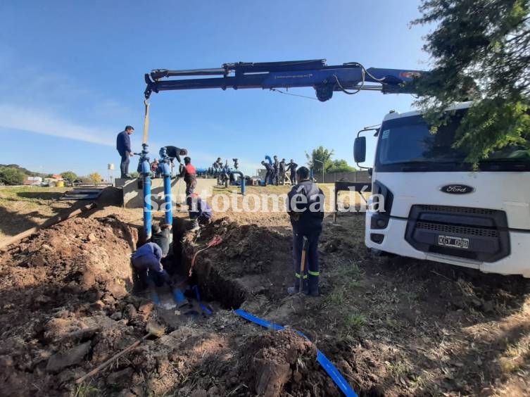 Por la rotura de una cañería, se realizan trabajos de reparación en la Cisterna Sur