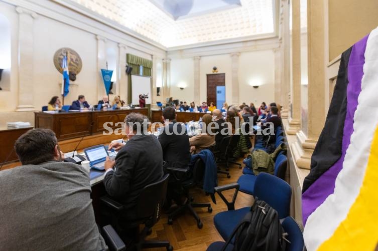 La UNL aprobó el cupo laboral para personas travestis, transexuales, transgénero y no binarias