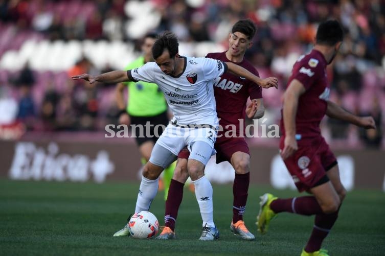 Colón no lo pudo aprovechar y sufrió una increíble derrota ante Lanús