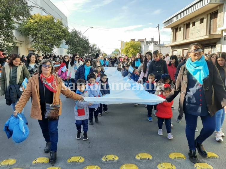 Se realizó el tradicional desfile cívico militar por el Día de la Bandera