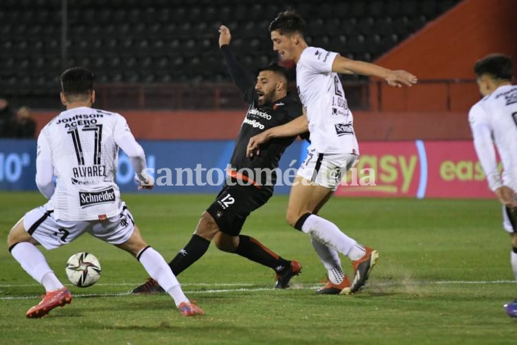 Colón perdió por penales ante Patronato y quedó eliminado de la Copa Argentina