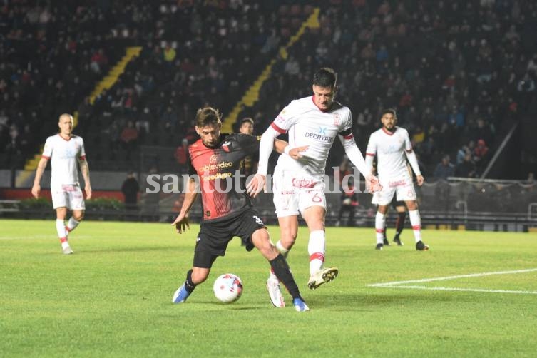 Colón pagó su mal primer tiempo y cayó en casa ante Huracán