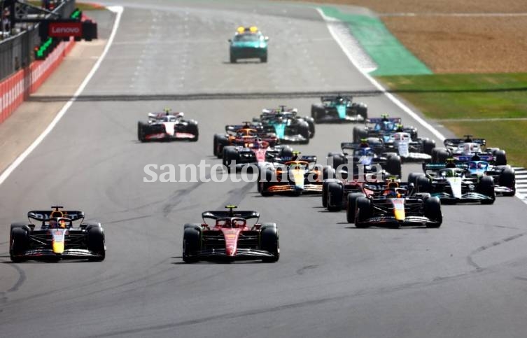 Tras un impactante accidente en la largada, Carlos Sainz se quedó con el Gran Premio de Gran Bretaña de la Fórmula 1