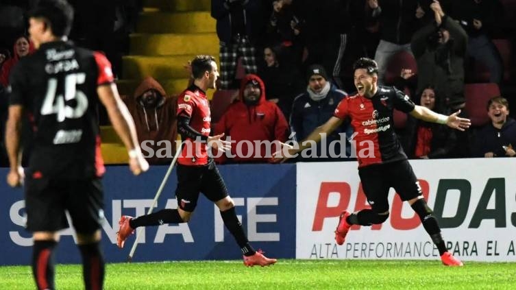 Colón se lo dio vuelta a Vélez y ganó un partidazo