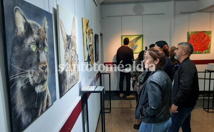 Se inauguró una nueva muestra artística en el hall del Centro Cultural