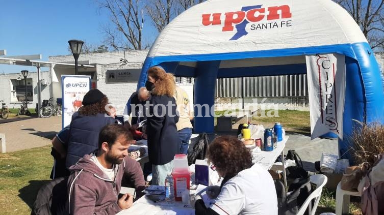 UPCN realizó controles de salud en la explanada del hospital SAMCo