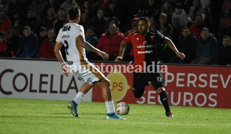 Colón no lo supo aguantar y empató con Arsenal