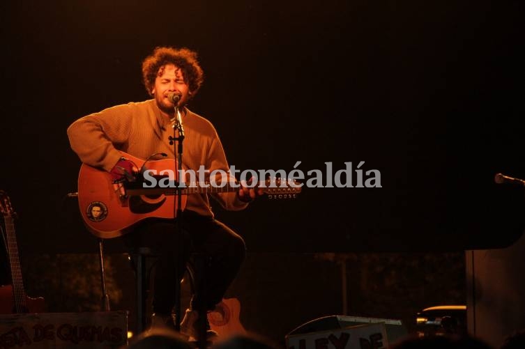 Raly Barrionuevo se presentó en el marco de los festejos de los 150 años de Santo Tomé