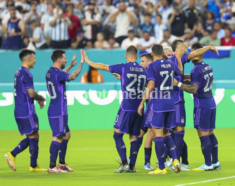 La Selección argentina derrotó con comodidad a Honduras con doblete de Messi