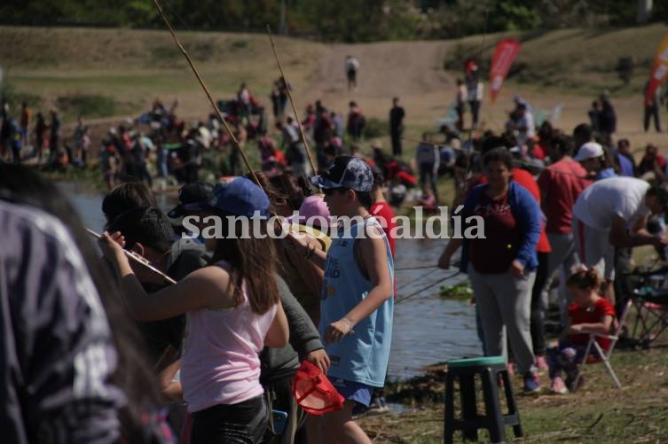 Una gran cantidad de familias se sumaron al Torneo de Pesca Infantil 