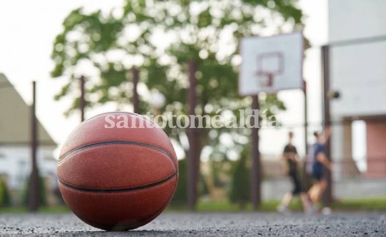 Encuentro de Mini Básquetbol en la Plaza Libertad