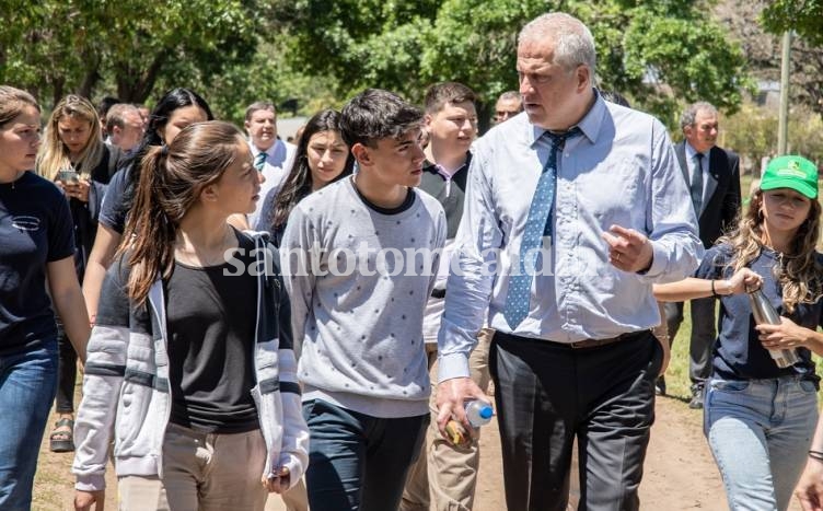 El Ministro de Educación de la Nación recorrió la Escuela Granja de la UNL