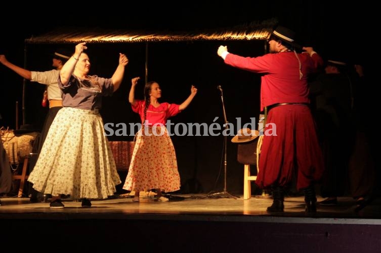 Pasó un nuevo “Cultural Viernes” con una noche a puro folklore