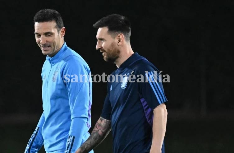 La Selección argentina se entrenó por última vez antes del partido clave frente a México, con Messi a la par