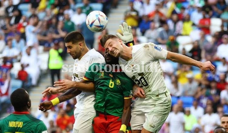 Serbia y Camerún igualaron en un increíble partido repleto de goles por el Grupo G