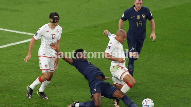 Francia, clasificado a octavos de final, cayó ante Túnez, que se despidió de Qatar