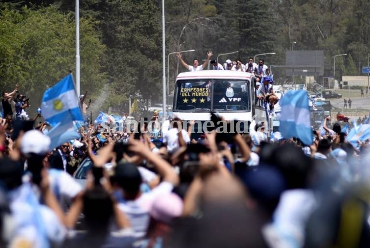 Revolución por los campeones del mundo: cinco millones de hinchas celebran con la Selección