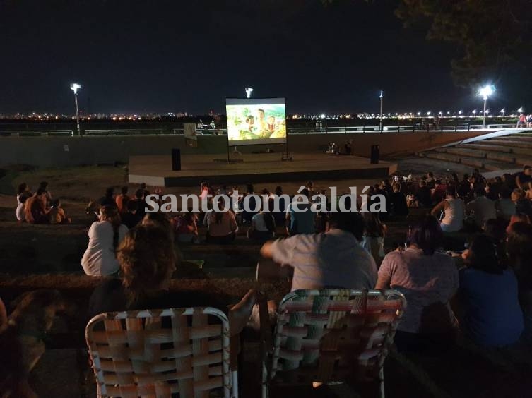 Llega otro viernes de “Cine bajo las estrellas” en el anfiteatro