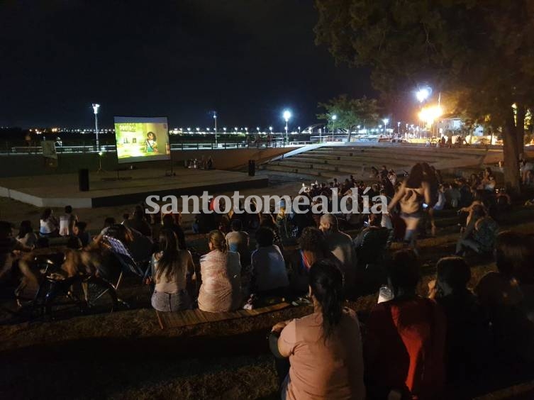 La función de “Cine bajo las estrellas” se reprogramó para este domingo