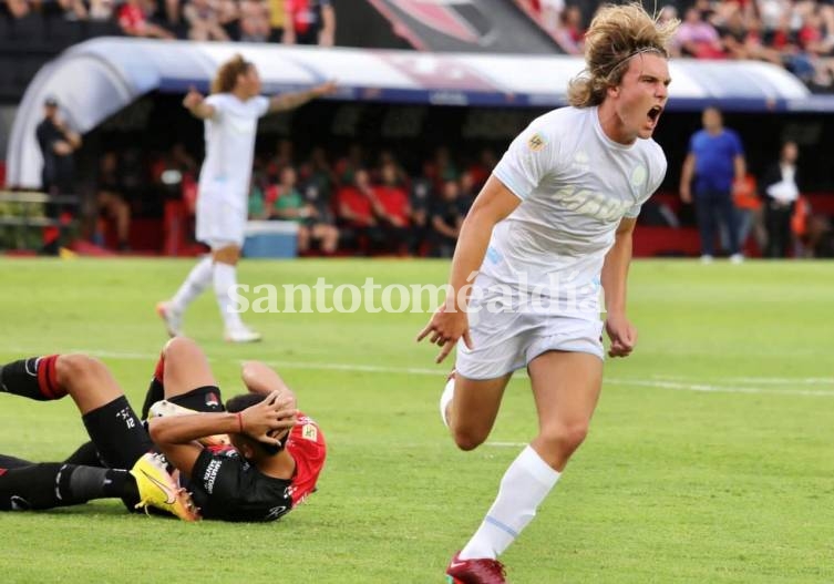 Colón dejó una pobre imagen en el debut y perdió ante Lanús