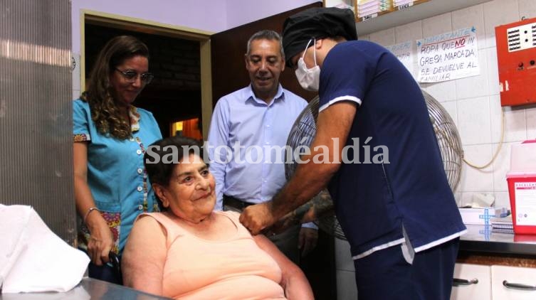 Santa Fe: Comenzó a colocarse  el refuerzo de la vacuna bivalente contra el Covid