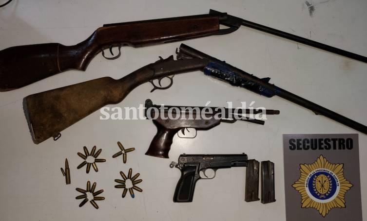 Secuestraron una importante cantidad de armas de fuego en barrio Los Hornos