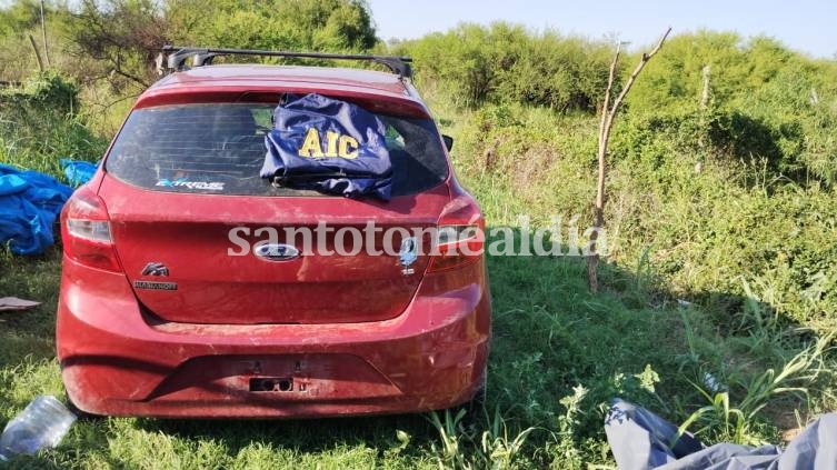 Hallaron un auto robado el martes en la costanera y trasladaron a dos hombres vinculados al hecho